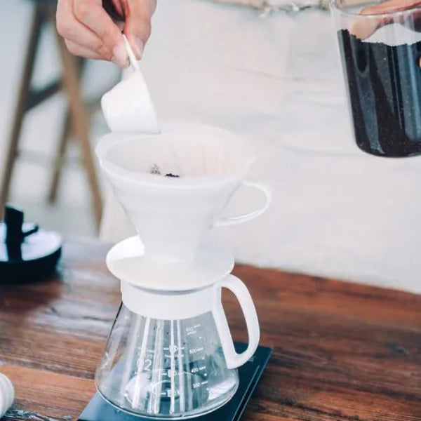 Hario V60 02 Seramik Kahve Demleme Seti Beyaz