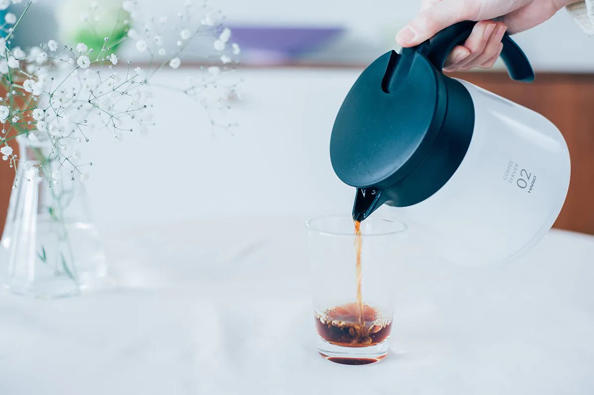 Hario V60 02 Yalıtımlı Paslanmaz Servis Sürahisi Beyaz