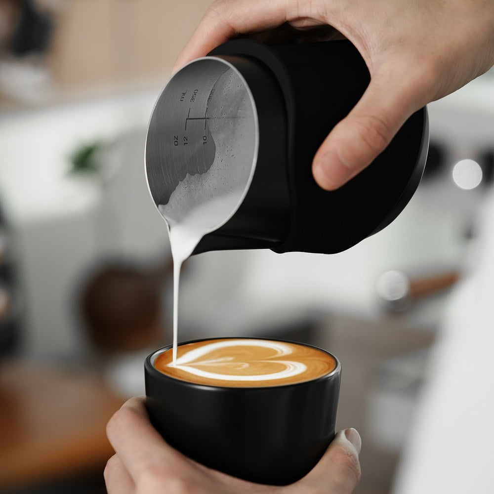 MHW-3BOMBER GT Milk Pitcher Black Handle-less Süt Potu, 400 ml - Kahvemod (2)