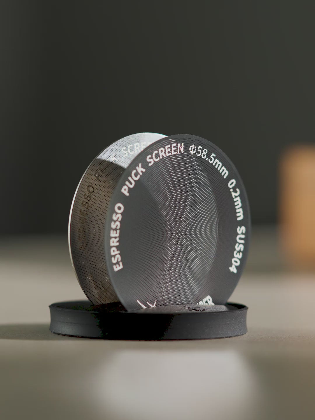Videoyu yükle: MHW-3BOMBER Espresso Puck Screen Siyah Titanium Kaplama 58mm