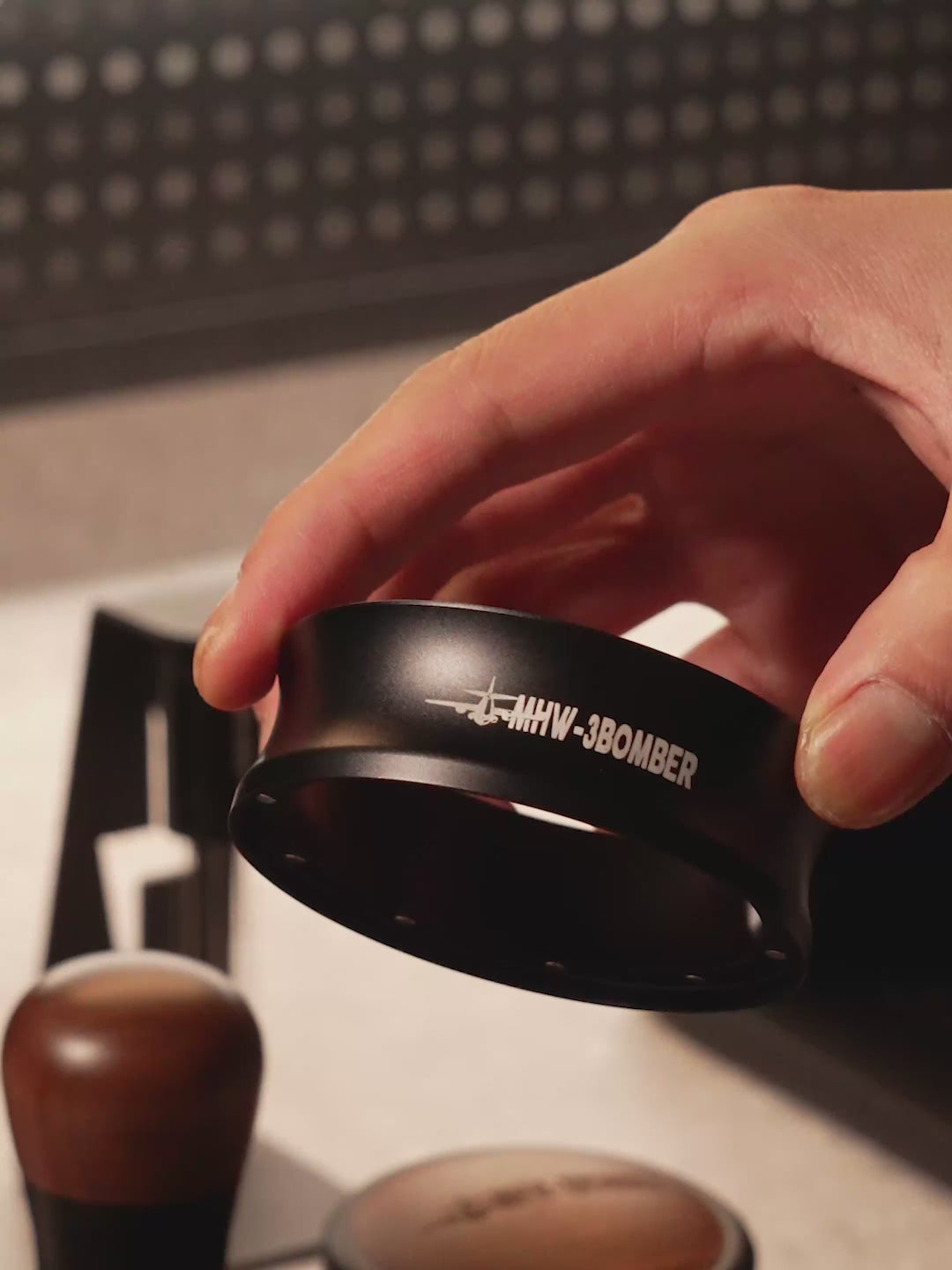 Videoyu yükle: MHW-3BOMBER Manyetik Dozaj Halkası Siyah 58mm